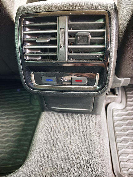 Volkswagen Passat 11 of 12