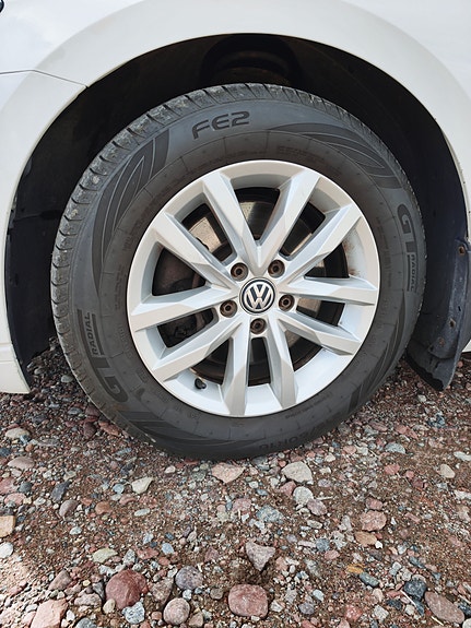 Volkswagen Passat 4 of 12