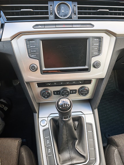 Volkswagen Passat 9 of 12