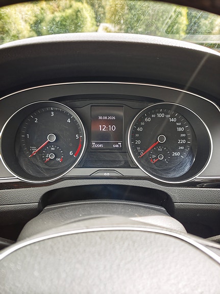 Volkswagen Passat 6 of 12