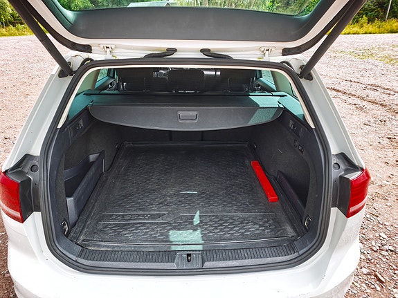Volkswagen Passat 8 of 12