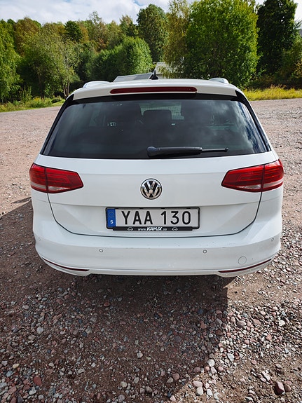 Volkswagen Passat 3 of 12