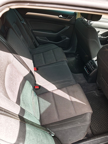 Volkswagen Passat 7 of 12