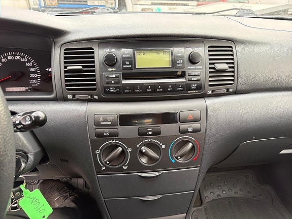 Toyota Corolla 13 of 19