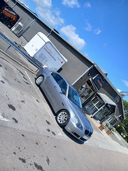BMW 520i 4 of 5