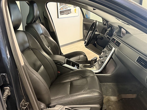 Volvo XC70 9 of 13