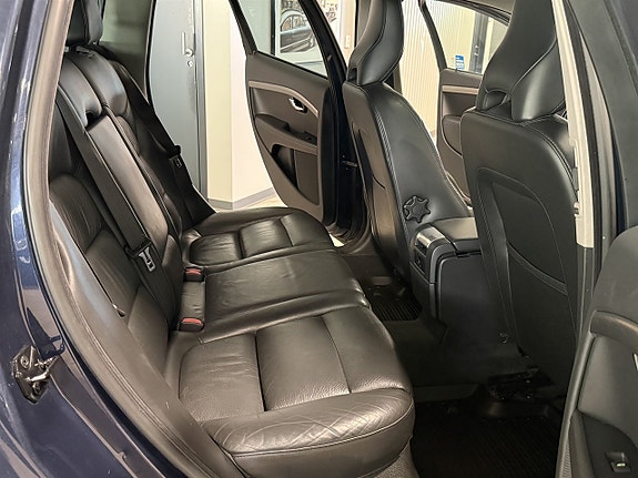 Volvo XC70 8 of 13