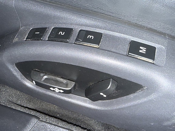 Volvo XC70 13 of 13