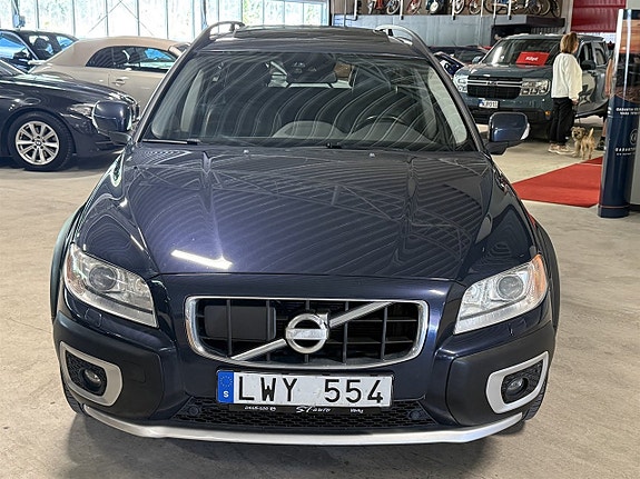 Volvo XC70 2 of 13