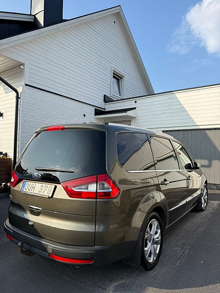 Ford Galaxy 2 of 3