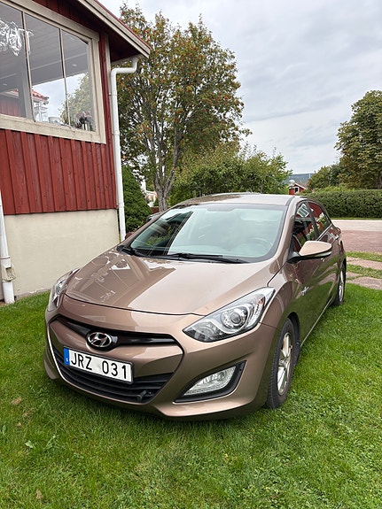 Hyundai i30 2 of 5