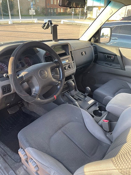 Mitsubishi Pajero 3 of 12