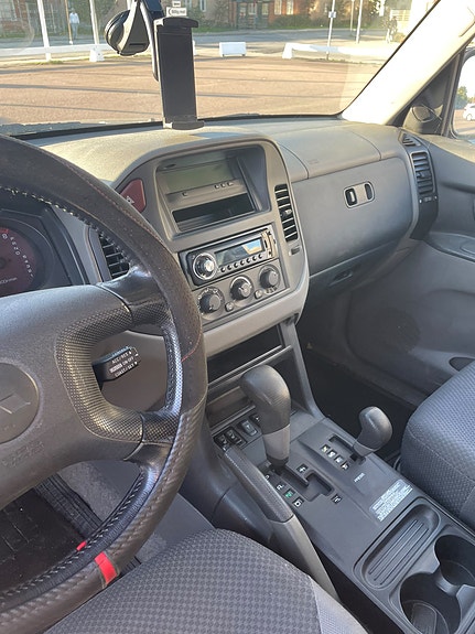 Mitsubishi Pajero 8 of 12
