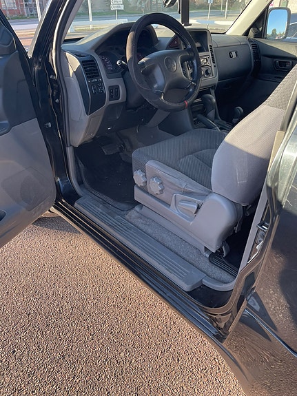 Mitsubishi Pajero 7 of 12