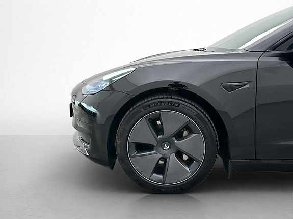 Tesla Model 3 29 of 30