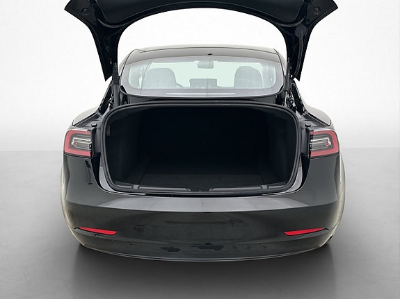 Tesla Model 3 27 of 30