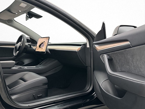 Tesla Model 3 26 of 30