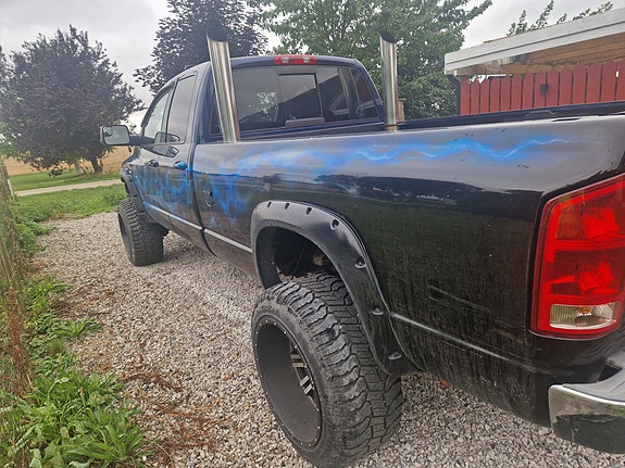 Dodge RAM 3500 5 of 8