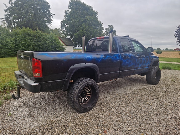 Dodge RAM 3500 3 of 8