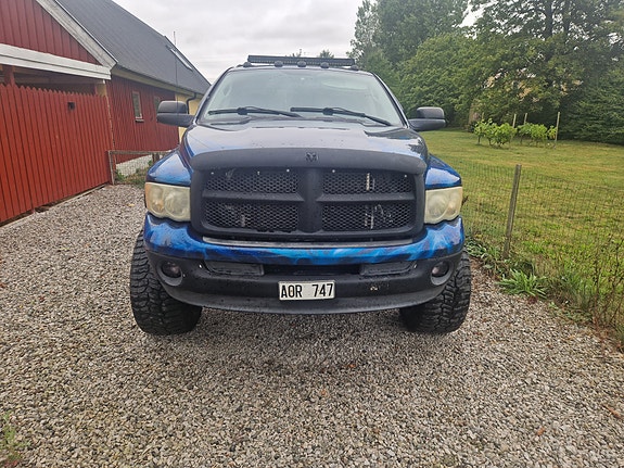 Dodge RAM 3500 2 of 8