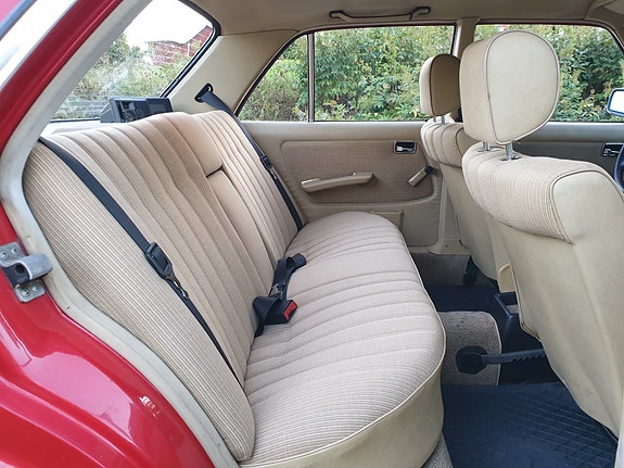 Mercedes-Benz 200 9 of 10