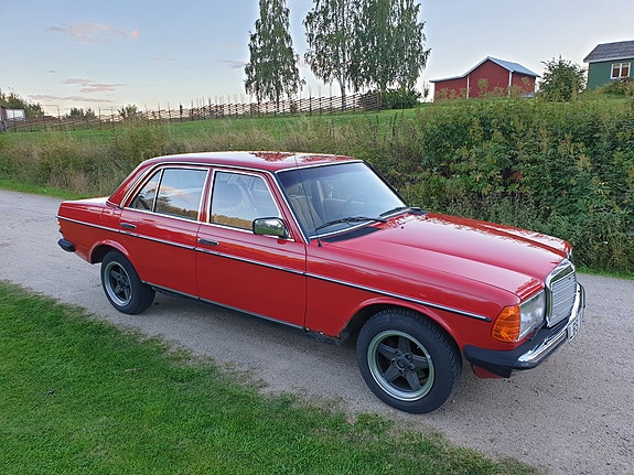 Mercedes-Benz 200 2 of 10