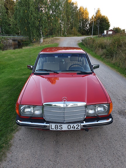 Mercedes-Benz 200 4 of 10
