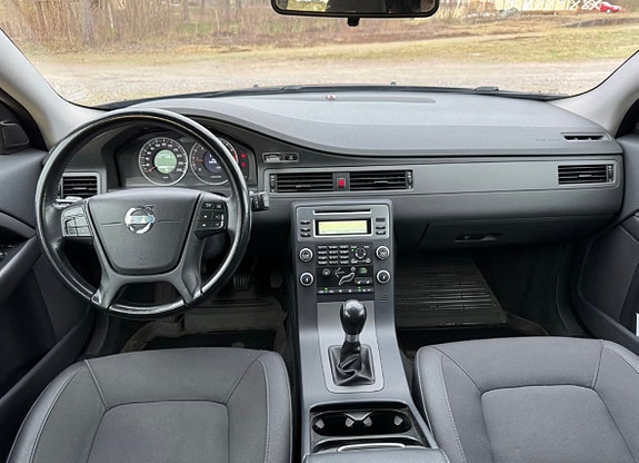 Volvo V70 5 of 11