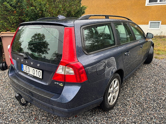 Volvo V70 4 of 11
