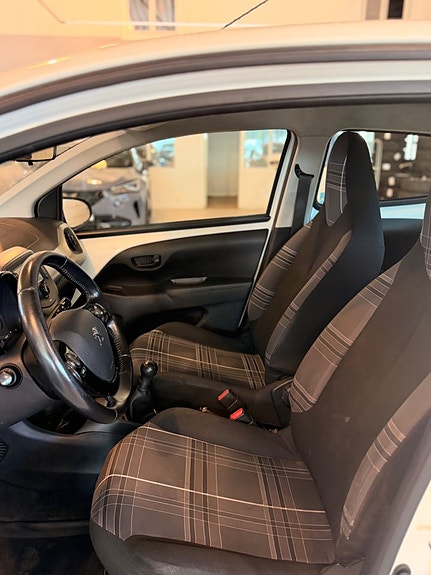 Peugeot 108 7 of 10