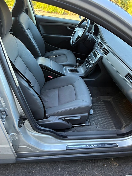 Volvo V70 5 of 8
