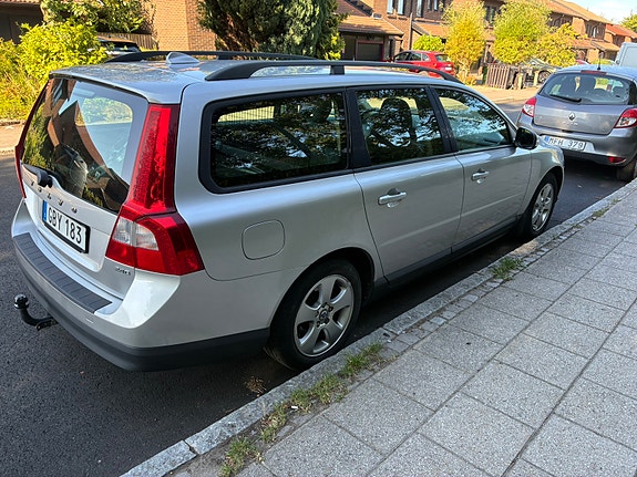 Volvo V70 3 of 8