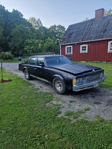 Chevrolet Caprice 2 of 7