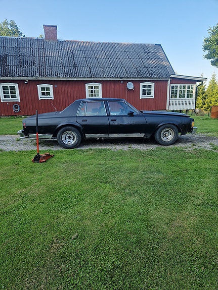 Chevrolet Caprice 3 of 7