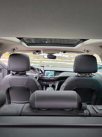 Opel Insignia 2 of 3