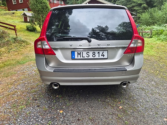 Volvo V70 4 of 5