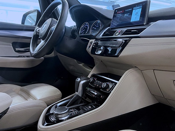 BMW 225xe 13 of 17