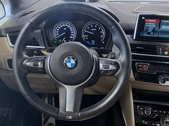 BMW 225xe 9 of 17