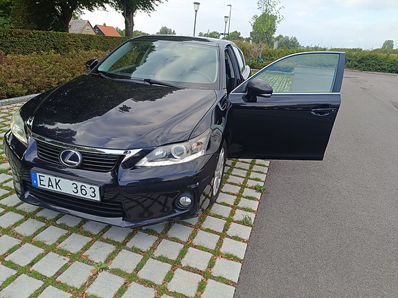 Lexus CT200h 4 of 8