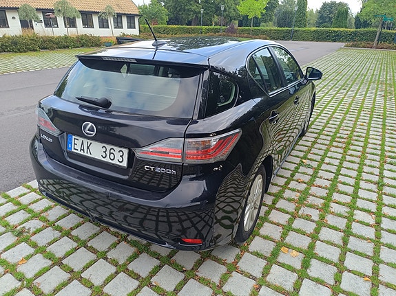 Lexus CT200h 3 of 8