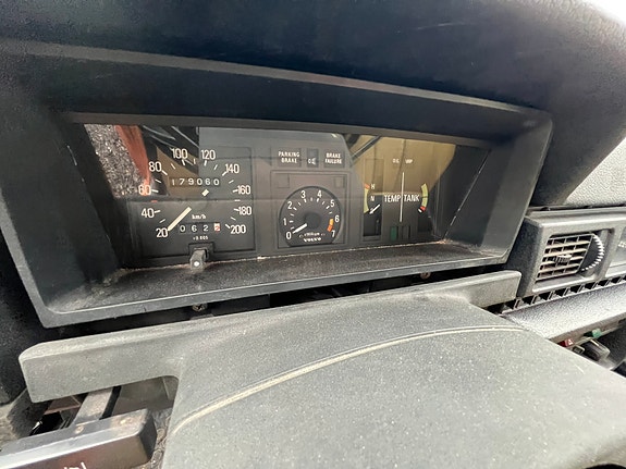 Volvo 242 21 of 24