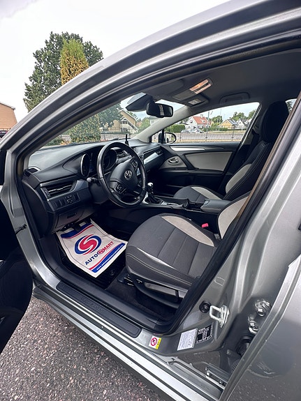 Toyota Avensis 7 of 7