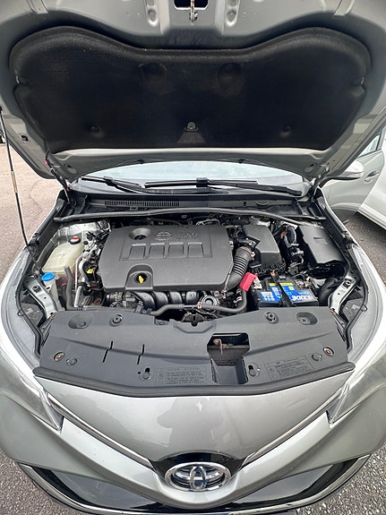 Toyota Avensis 2 of 7