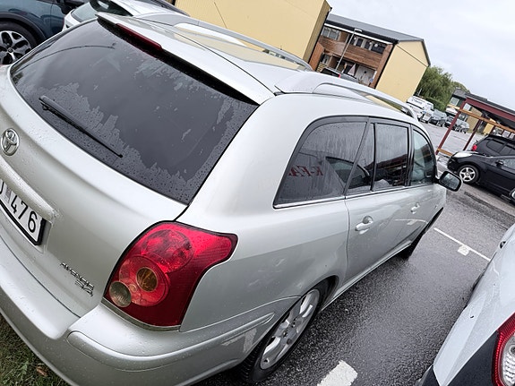 Toyota Avensis 11 of 11