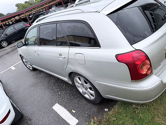 Toyota Avensis 7 of 11