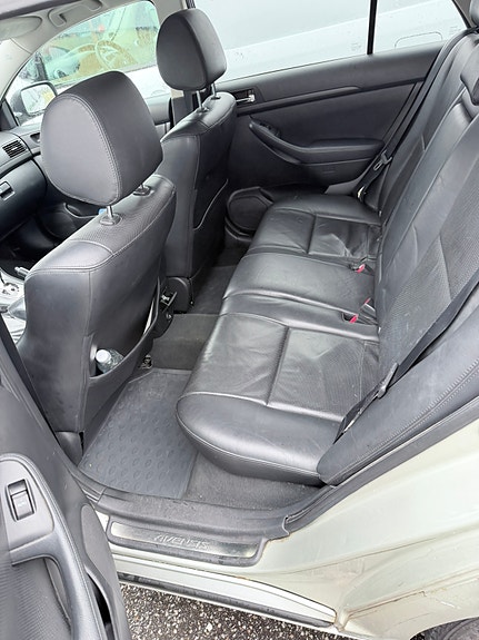 Toyota Avensis 3 of 11