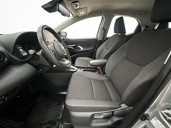 Toyota Yaris 10 of 30