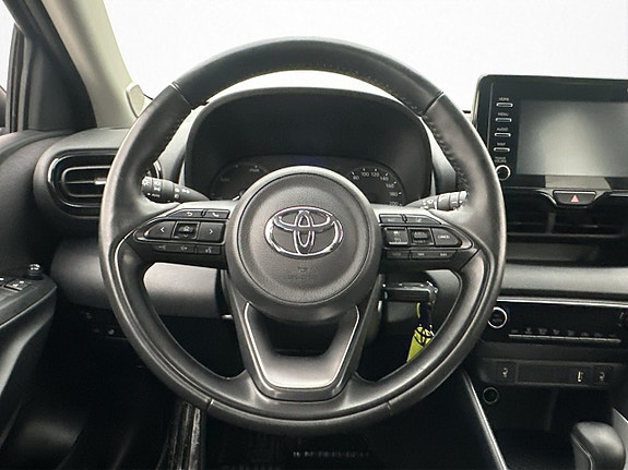 Toyota Yaris 12 of 30
