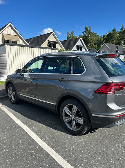 Volkswagen Tiguan 2 of 5