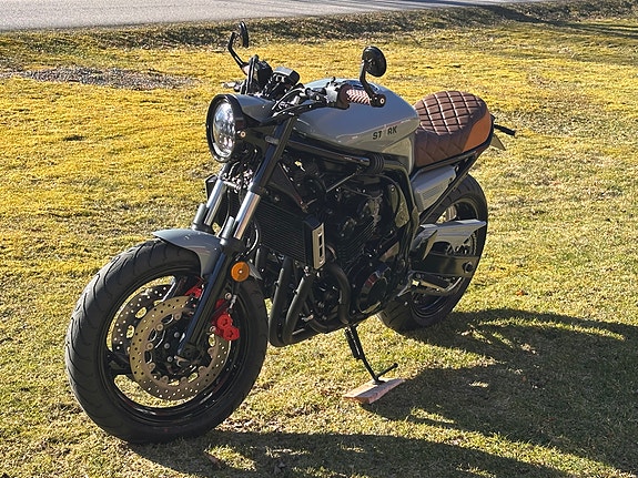 Yamaha FZS600 Fazer 4 of 6
